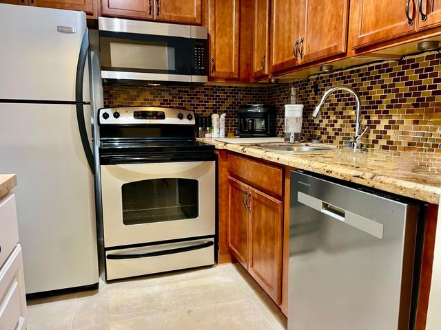 1011 Harwood C 1011, Deerfield Beach, FL 33442