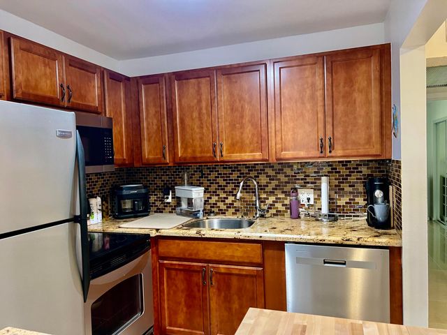 1011 Harwood C 1011, Deerfield Beach, FL 33442