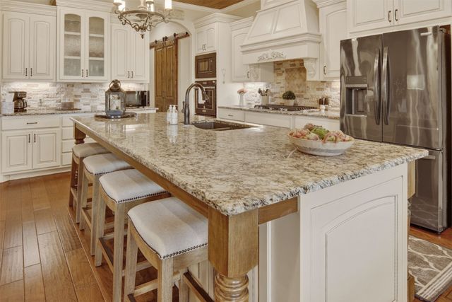 1221 Prestwick Court, Granbury, TX 76048