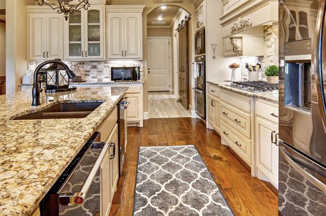 1221 Prestwick Court, Granbury, TX 76048