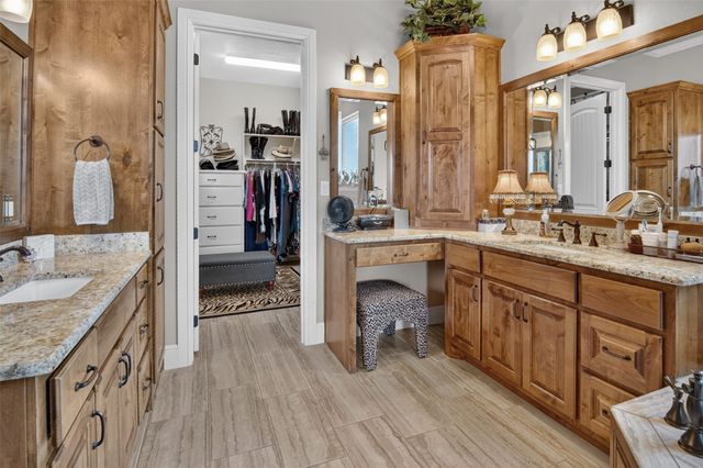 1221 Prestwick Court, Granbury, TX 76048