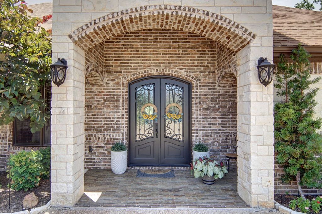 1221 Prestwick Court, Granbury, TX 76048