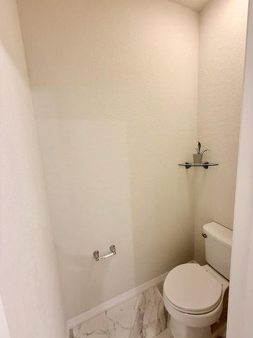 5182 Eucalyptus Dr 3, Hollywood, FL 33021