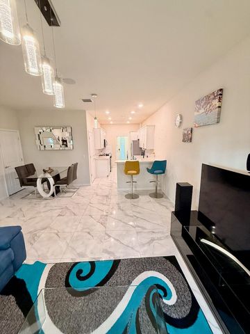 5182 Eucalyptus Dr 3, Hollywood, FL 33021