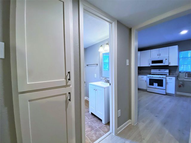 1702 Studewood Street, Houston, TX 77009
