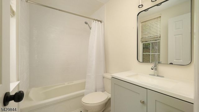 171 Smoke Rise Rd, Bernards Twp., NJ 07920