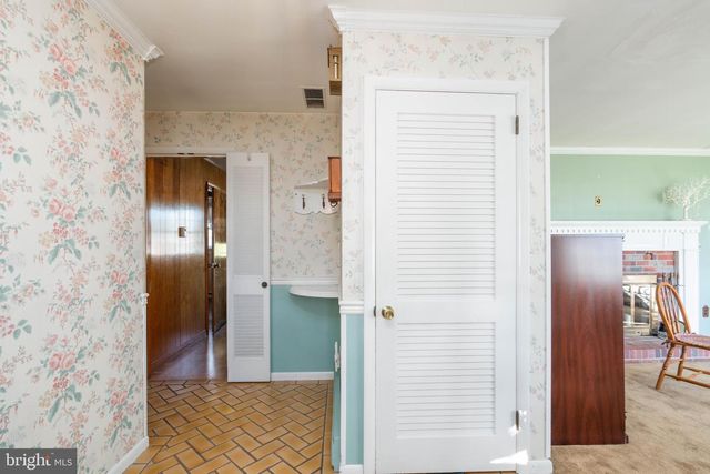 19 MIDDLE RD, Hammonton, NJ 08037