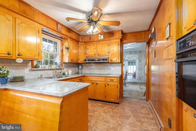 19 MIDDLE RD, Hammonton, NJ 08037