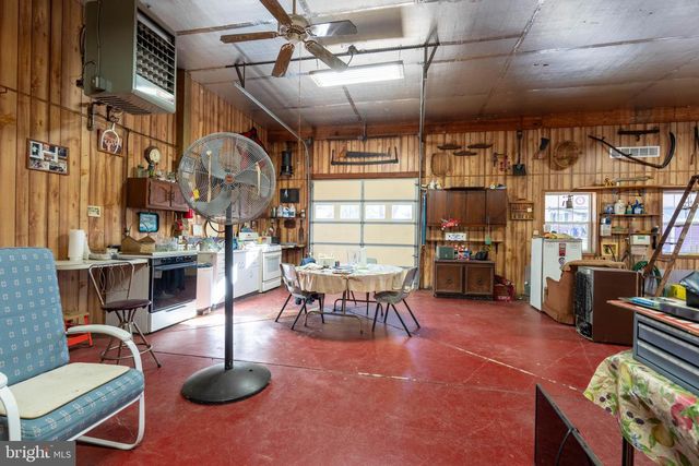 19 MIDDLE RD, Hammonton, NJ 08037