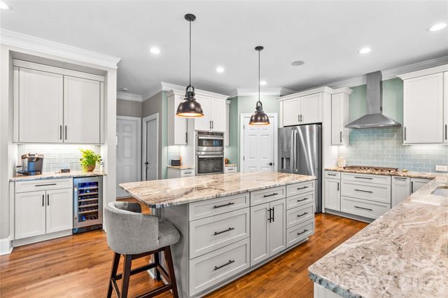 155 Lynn Cove Lane, Mooresville, NC 28117