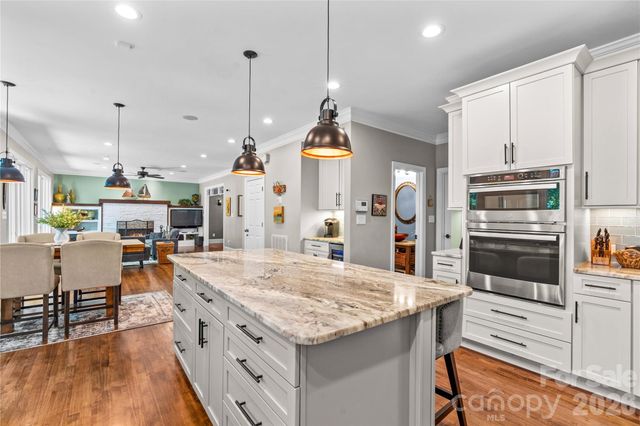 155 Lynn Cove Lane, Mooresville, NC 28117