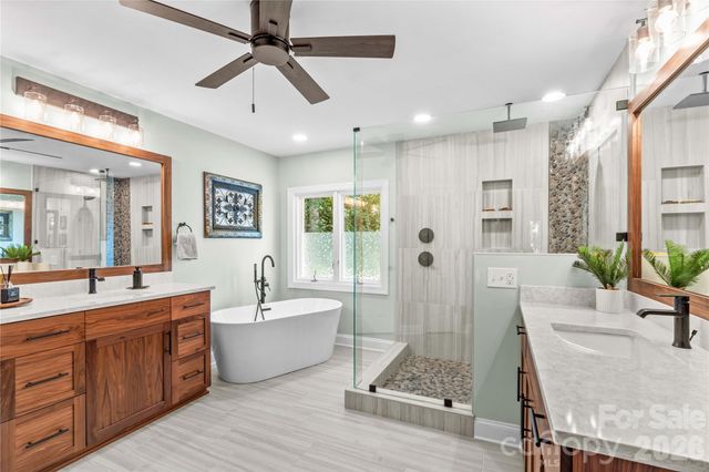 155 Lynn Cove Lane, Mooresville, NC 28117