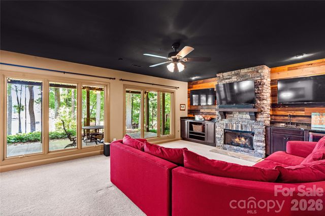 155 Lynn Cove Lane, Mooresville, NC 28117