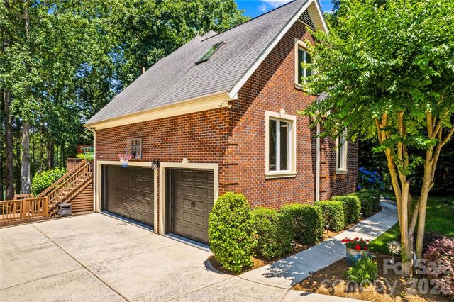 155 Lynn Cove Lane, Mooresville, NC 28117