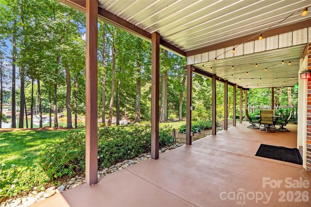 155 Lynn Cove Lane, Mooresville, NC 28117