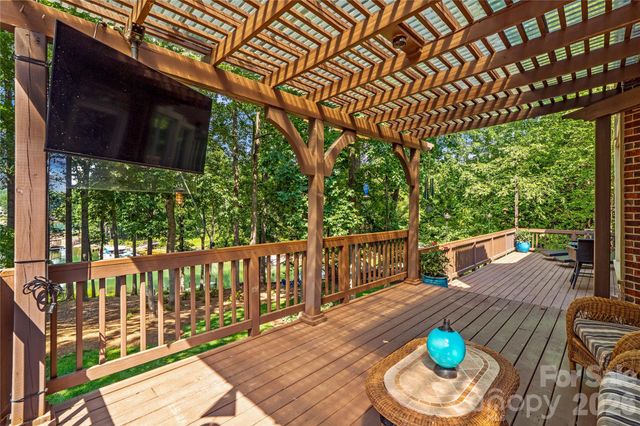 155 Lynn Cove Lane, Mooresville, NC 28117