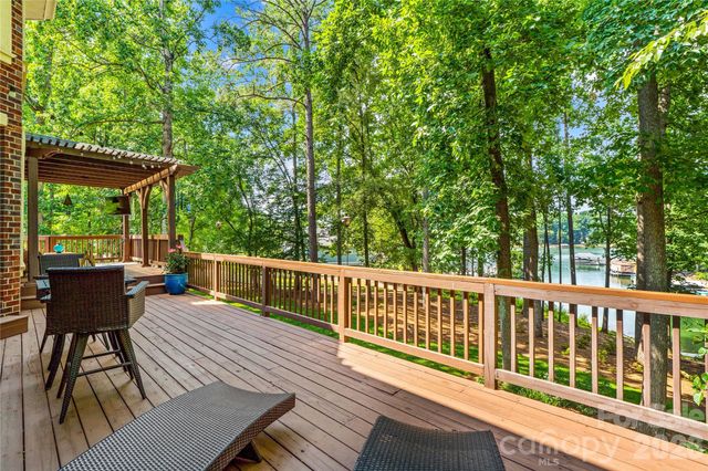 155 Lynn Cove Lane, Mooresville, NC 28117