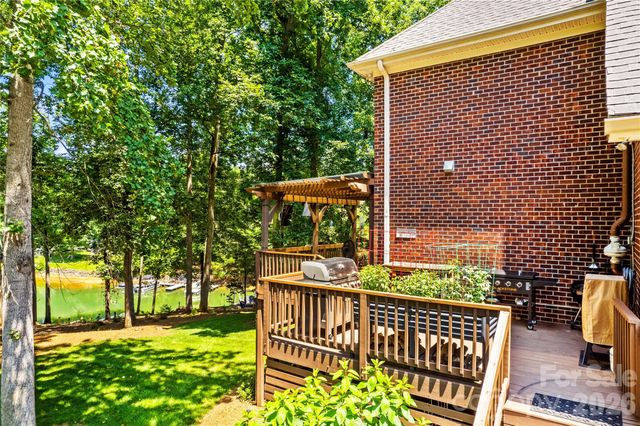 155 Lynn Cove Lane, Mooresville, NC 28117