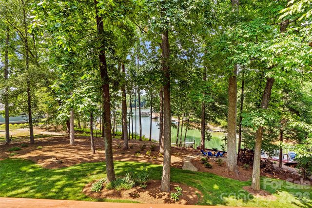 155 Lynn Cove Lane, Mooresville, NC 28117