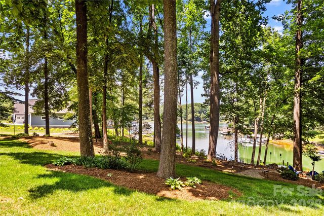 155 Lynn Cove Lane, Mooresville, NC 28117