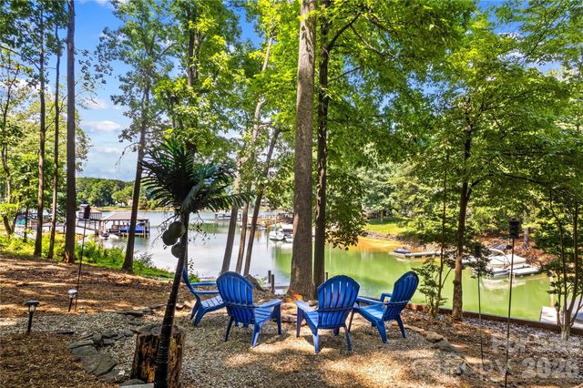 155 Lynn Cove Lane, Mooresville, NC 28117