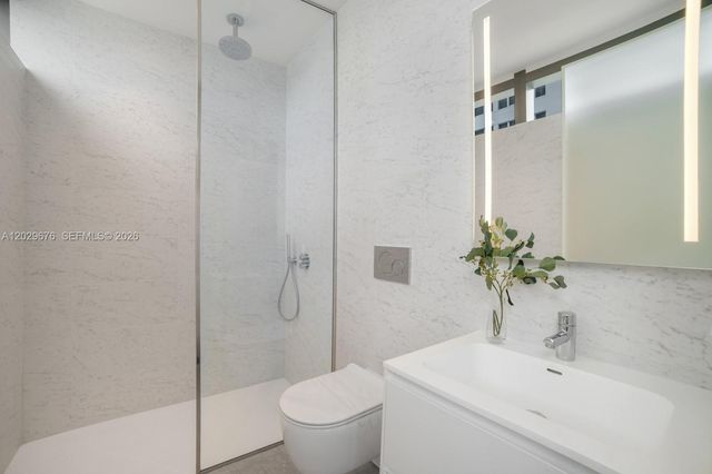 2000 S Ocean Dr 15B, Hallandale Beach, FL 33009
