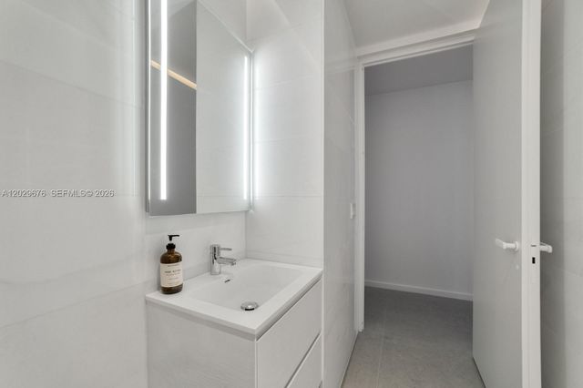 2000 S Ocean Dr 15B, Hallandale Beach, FL 33009