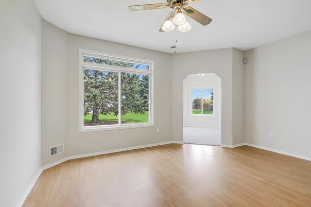 7592 Hinton Park Avenue S, Cottage Grove, MN 55016