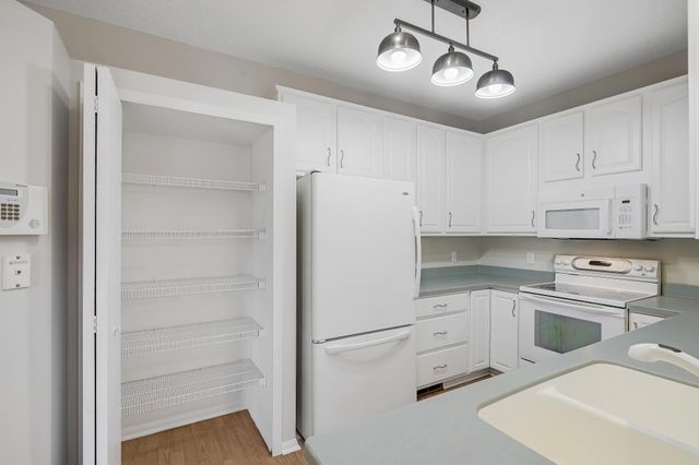7592 Hinton Park Avenue S, Cottage Grove, MN 55016