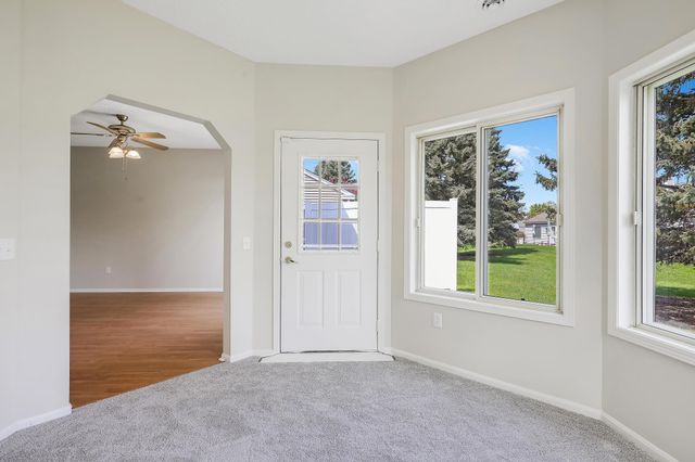 7592 Hinton Park Avenue S, Cottage Grove, MN 55016