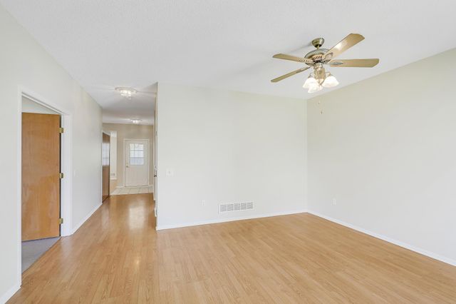 7592 Hinton Park Avenue S, Cottage Grove, MN 55016