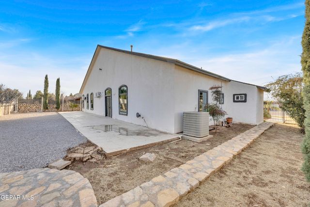 5876 OSCAR PEREZ Avenue, El Paso, TX 79932