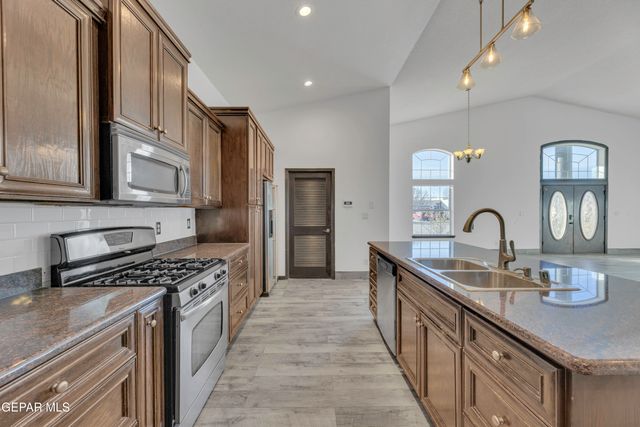 5876 OSCAR PEREZ Avenue, El Paso, TX 79932