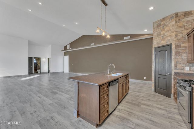 5876 OSCAR PEREZ Avenue, El Paso, TX 79932