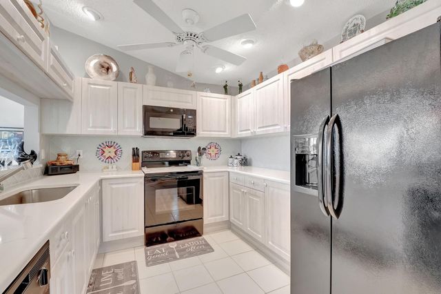 8224 Cassia Dr, Boynton Beach, FL 33472