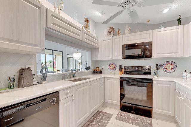 8224 Cassia Dr, Boynton Beach, FL 33472