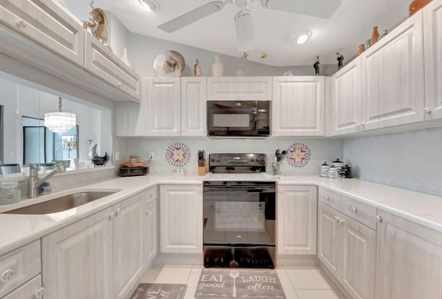 8224 Cassia Dr, Boynton Beach, FL 33472