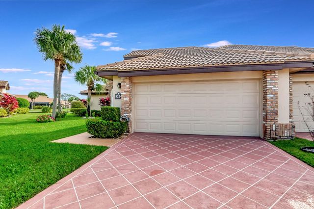 8224 Cassia Dr, Boynton Beach, FL 33472
