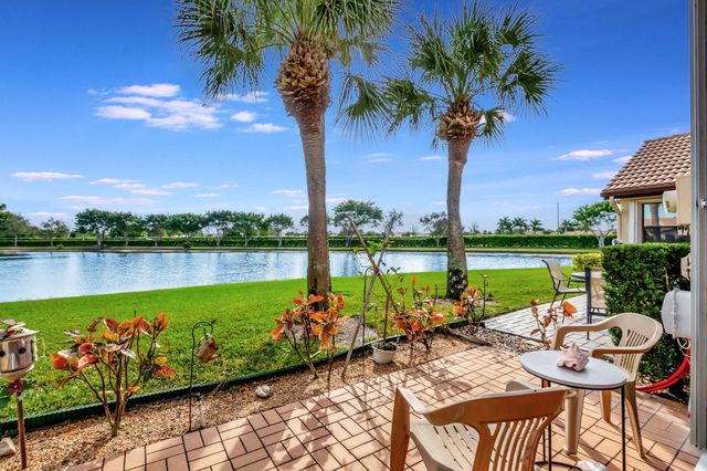 8224 Cassia Dr, Boynton Beach, FL 33472