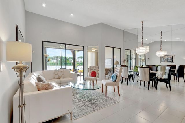 8224 Cassia Dr, Boynton Beach, FL 33472