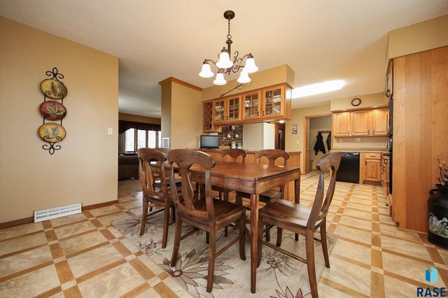 48224 266th St, Brandon, SD 57005