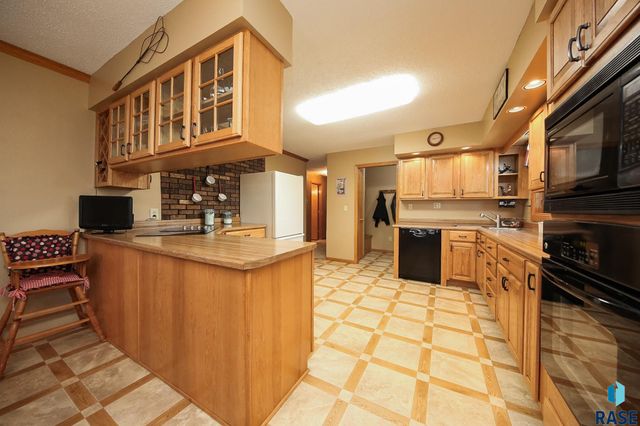 48224 266th St, Brandon, SD 57005
