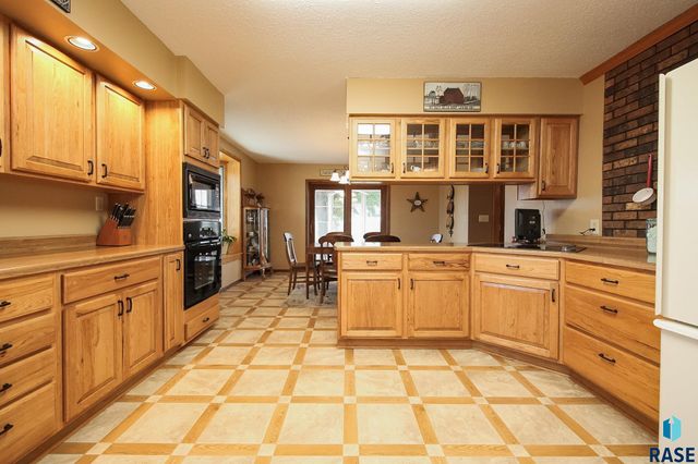 48224 266th St, Brandon, SD 57005