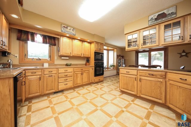 48224 266th St, Brandon, SD 57005