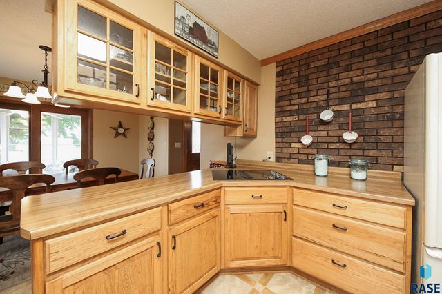 48224 266th St, Brandon, SD 57005