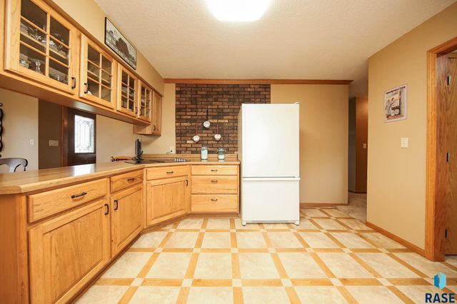 48224 266th St, Brandon, SD 57005