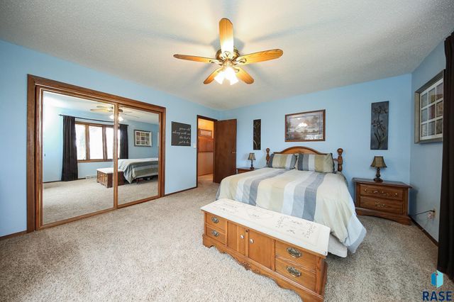 48224 266th St, Brandon, SD 57005