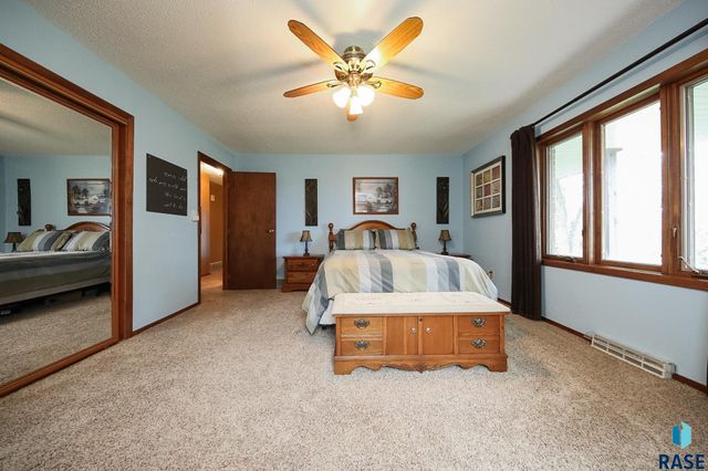 48224 266th St, Brandon, SD 57005