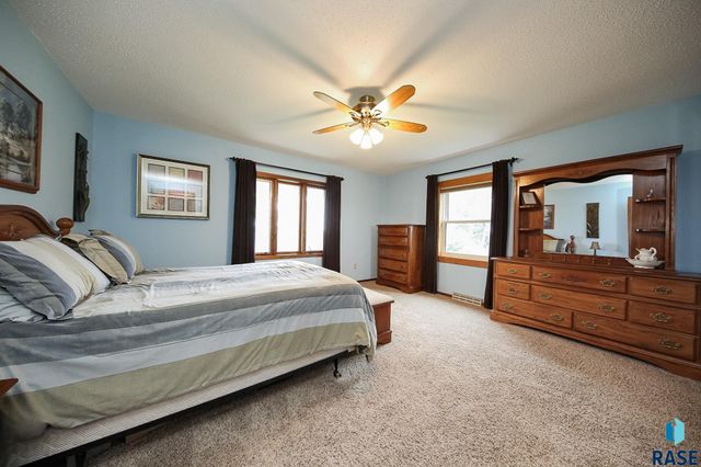 48224 266th St, Brandon, SD 57005