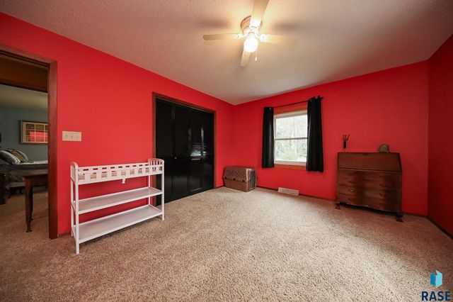 48224 266th St, Brandon, SD 57005